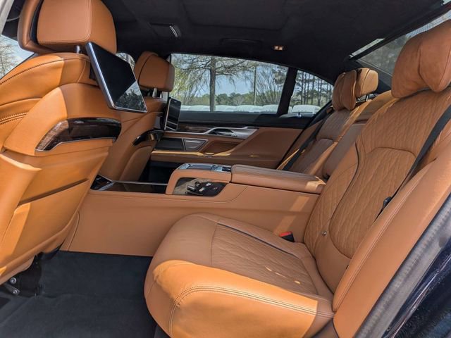 Used 2022 BMW 750i xDrive AWD/4WD image 14