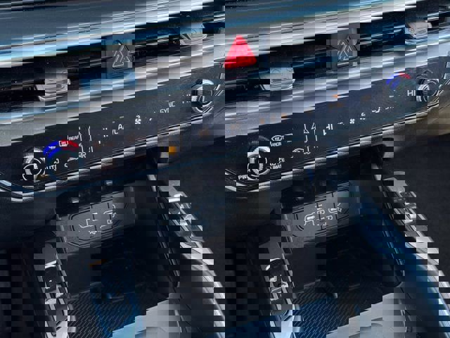 Used 2025 Kia Sorento EX image 19