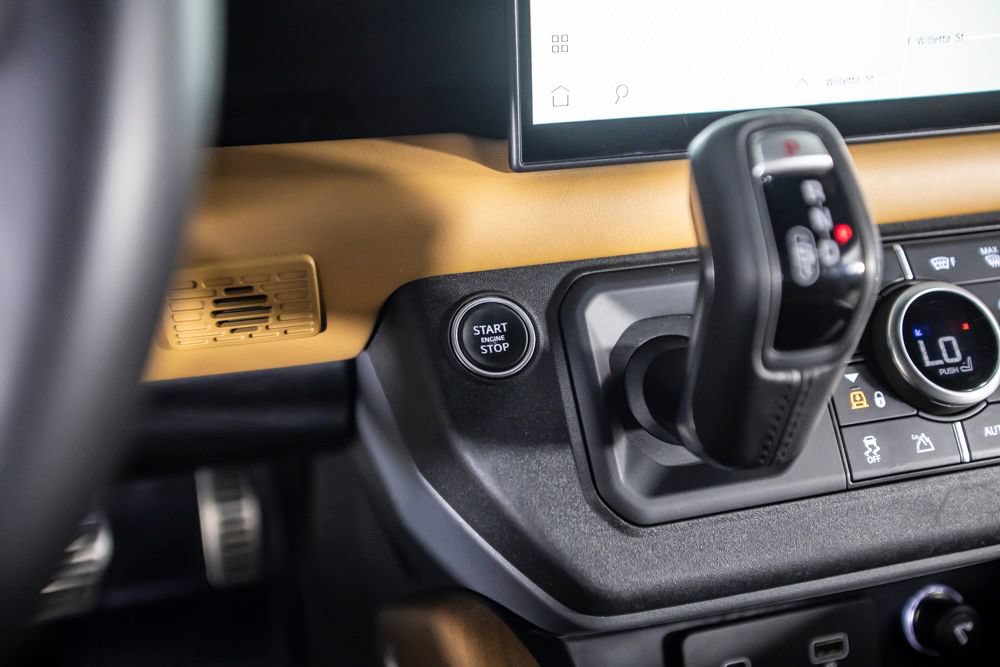 Used 2022 Land Rover Defender 90 X AWD/4WD image 33