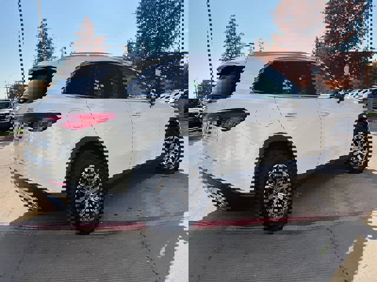 Used 2024 Mercedes-Benz GLC 300 4MATIC image 6