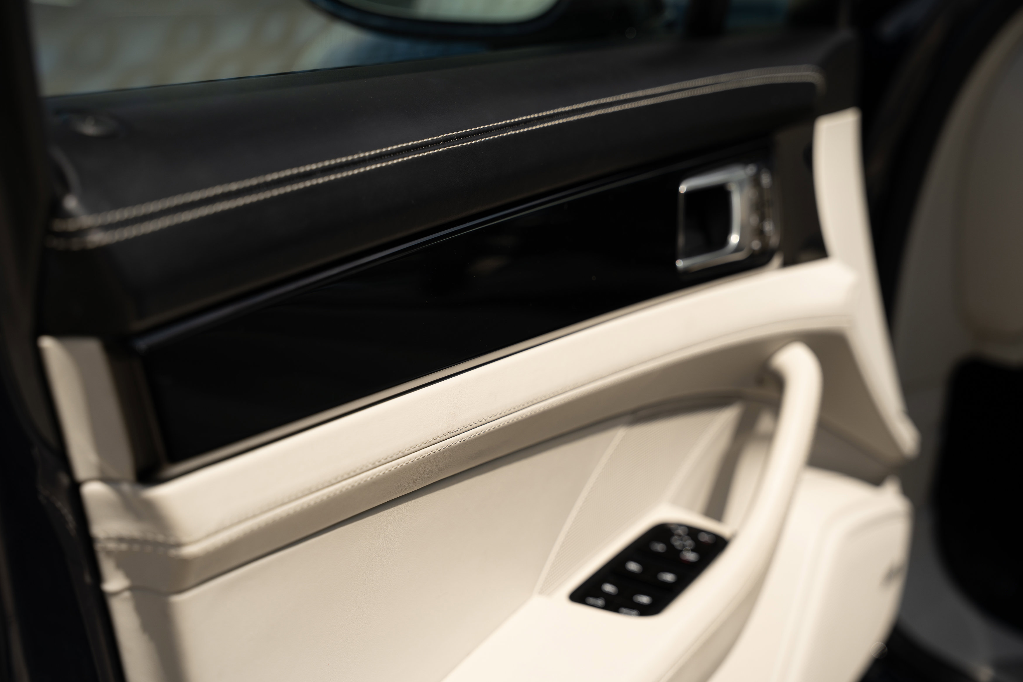 Used 2020 Porsche Panamera 4 AWD/4WD image 22