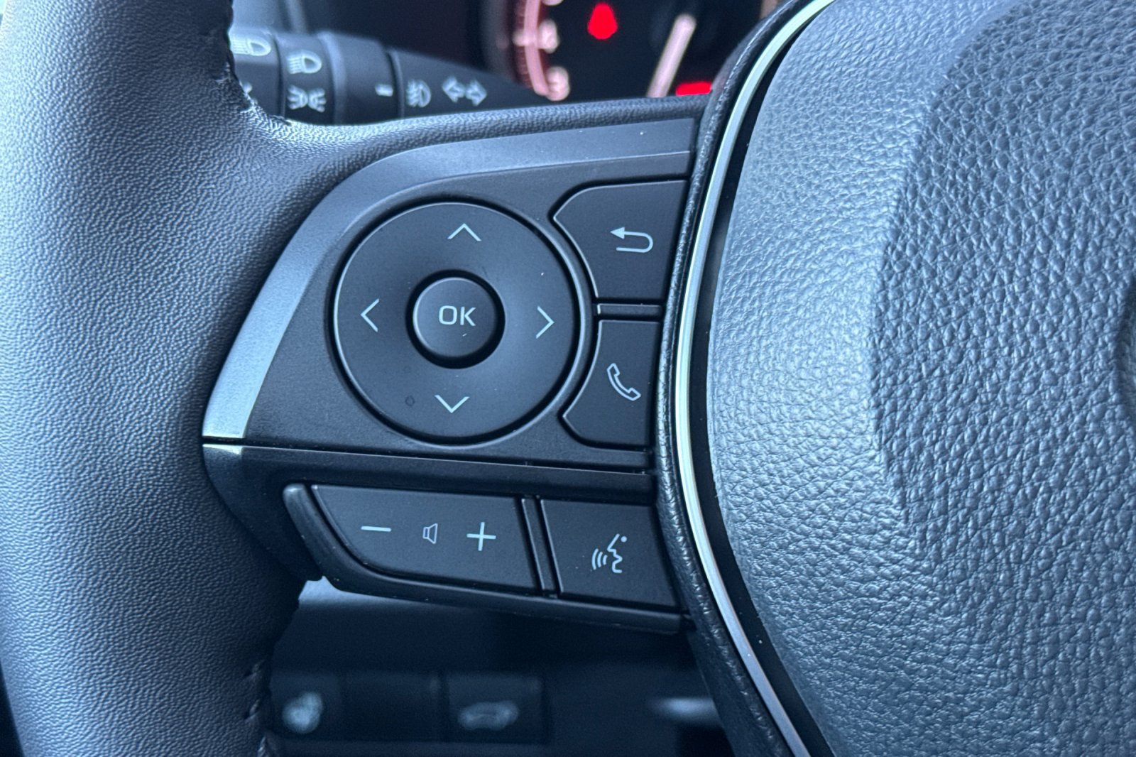 Used 2025 Toyota RAV4 XLE Premium w/ Weather Package FWD image 27