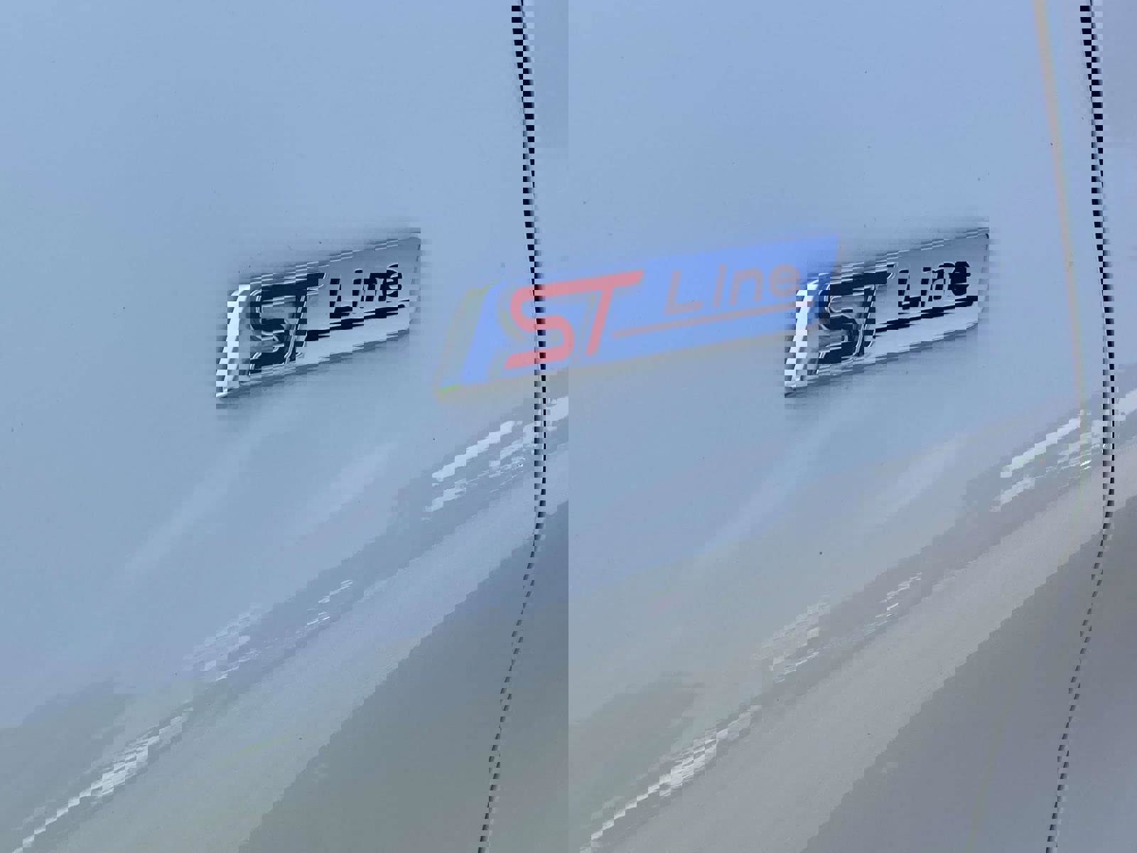 Used 2025 Ford Explorer ST-Line w/ Premium Package image 13