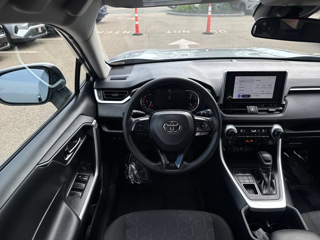 Used 2025 Toyota RAV4 XLE AWD/4WD image 12