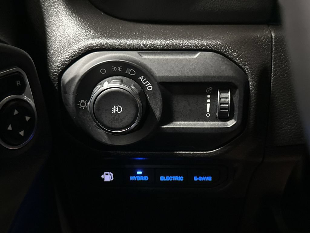 Used 2023 Jeep Wrangler Unlimited Sahara AWD/4WD image 19