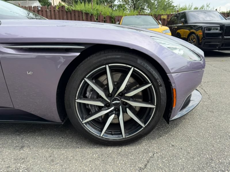 Used 2017 Aston Martin DB11 V12 RWD image 12
