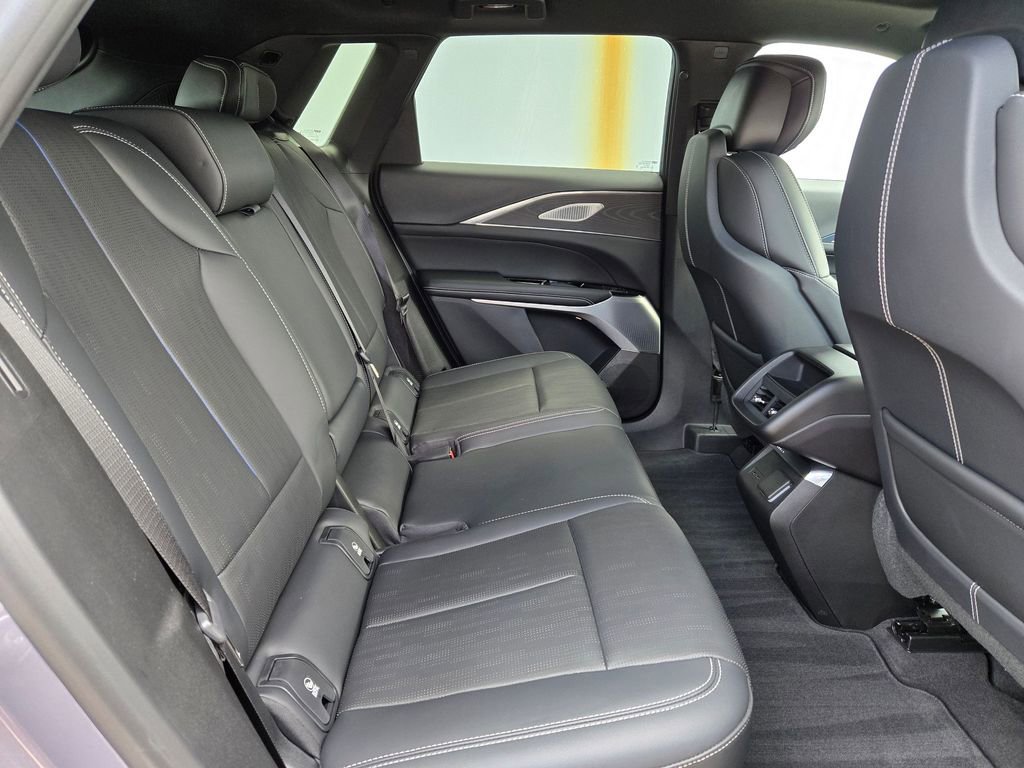 Certified 2024 Cadillac Lyriq Luxury image 31