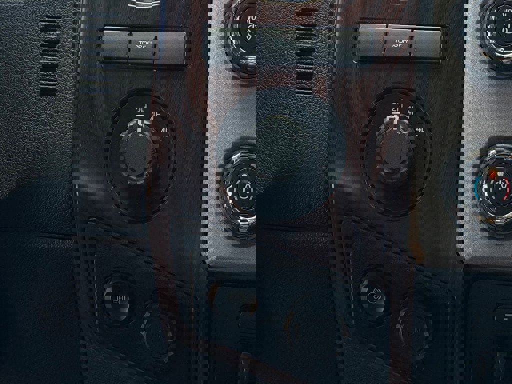 Used 2015 Ford F350 Lariat w/ Lariat Interior Package image 19