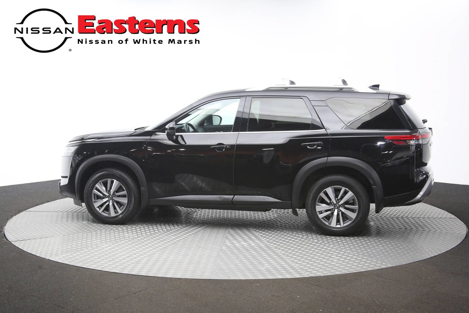 Used 2023 Nissan Pathfinder SL AWD/4WD image 61