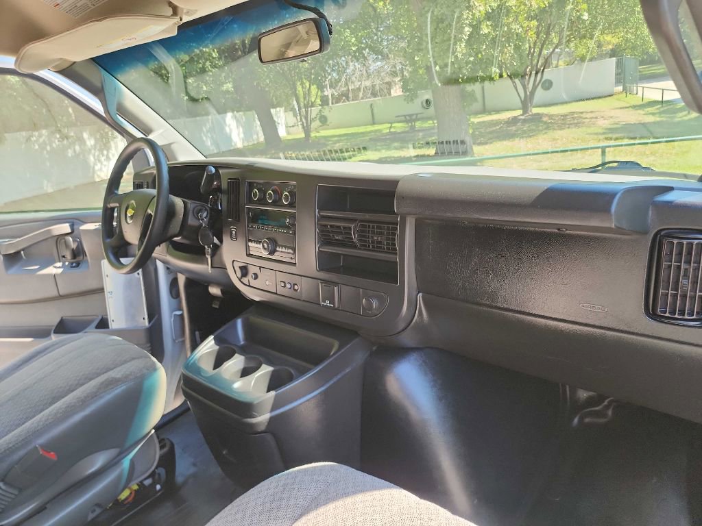 Used 2018 Chevrolet Express 2500 w/ Driver Convenience Package RWD image 30