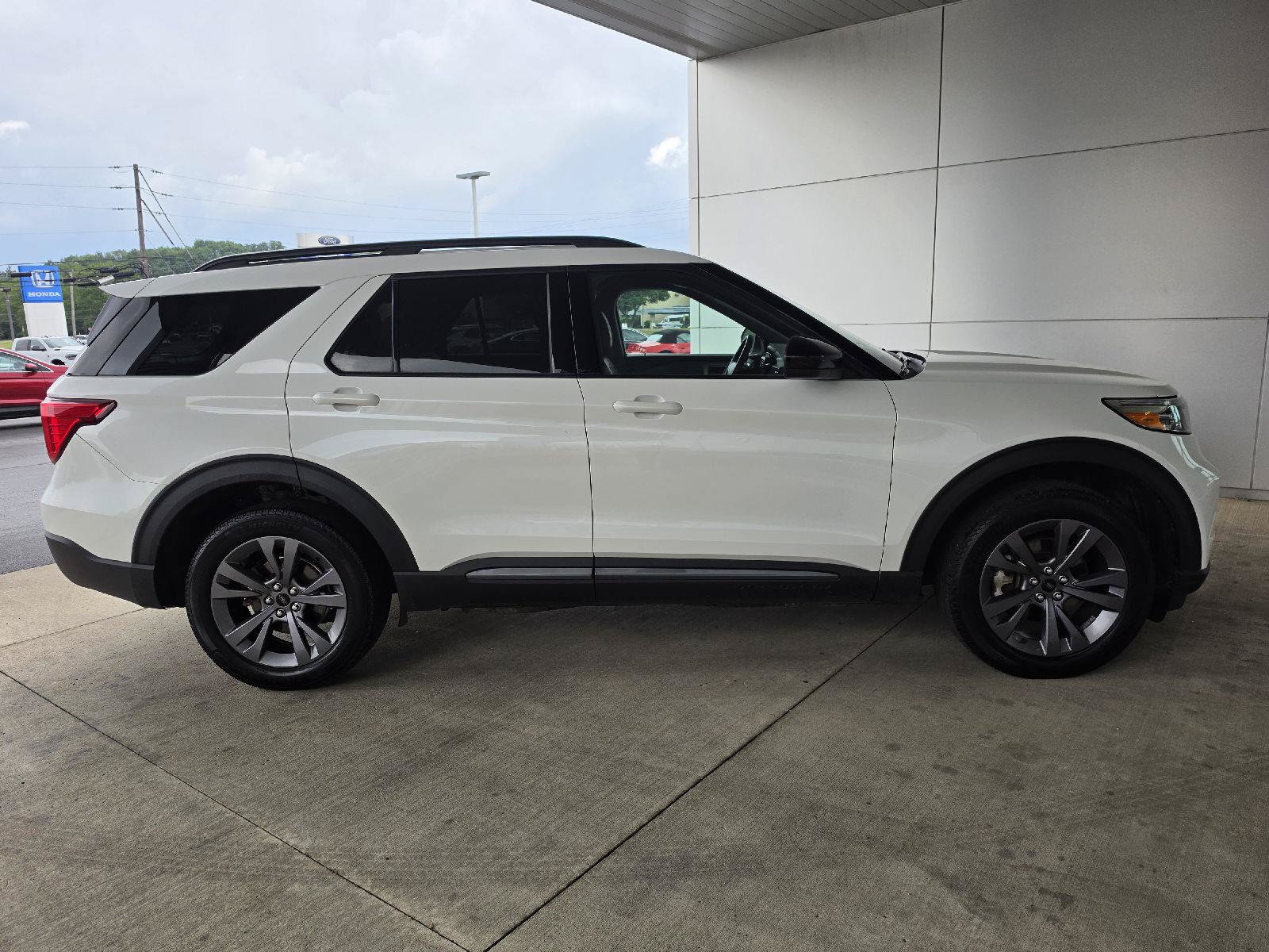 Used 2023 Ford Explorer XLT w/ Equipment Group 202A AWD/4WD image 7