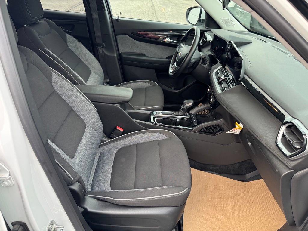 Certified 2024 Chevrolet TrailBlazer LT w/ LT Cold Weather Package FWD image 19