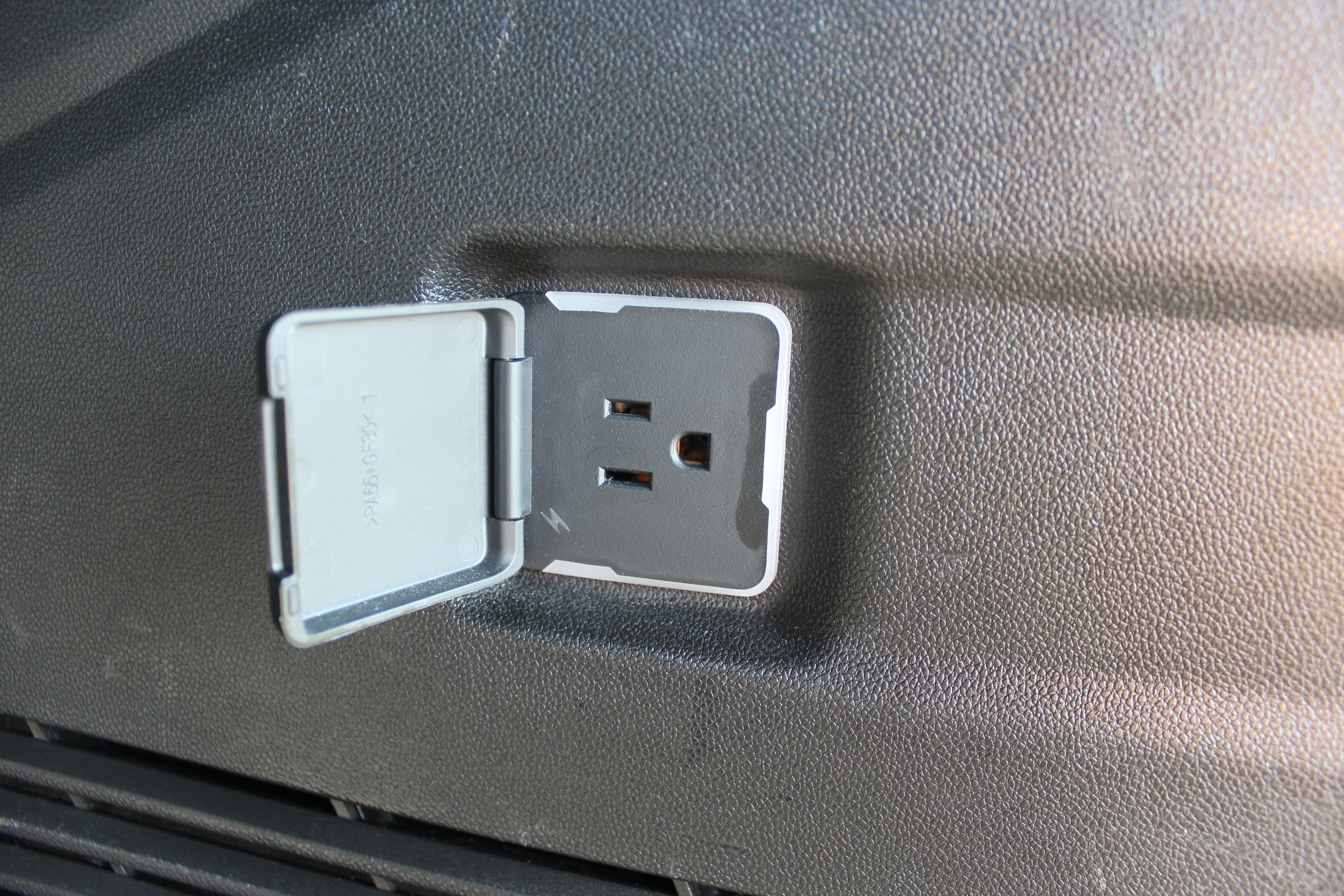 Used 2023 Chevrolet Suburban LT image 7