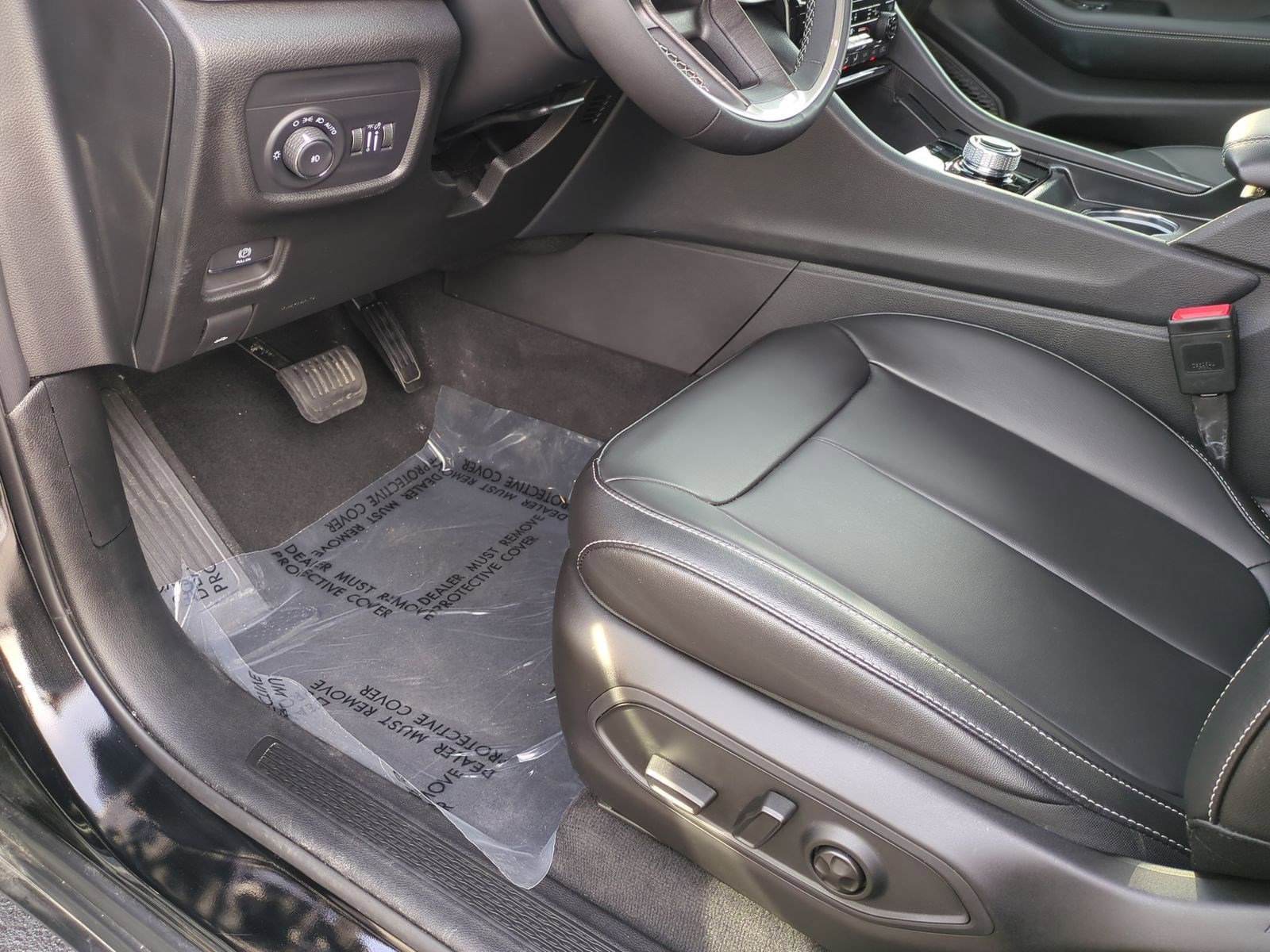 Used 2025 Jeep Grand Cherokee Limited w/ Black Appearance Package RWD image 17