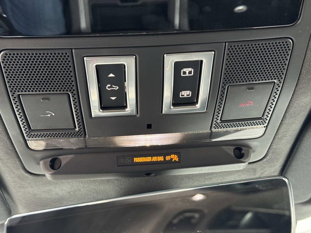 Used 2025 Land Rover Defender 110 V8 AWD/4WD image 22
