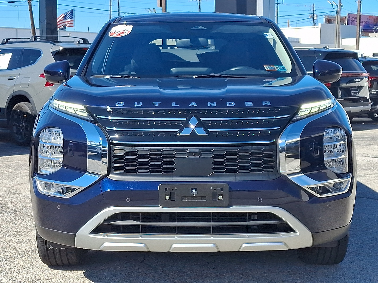 Used 2023 Mitsubishi Outlander SE AWD/4WD image 2
