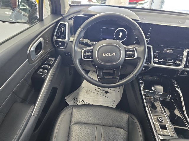 Certified 2023 Kia Sorento SX AWD/4WD image 12