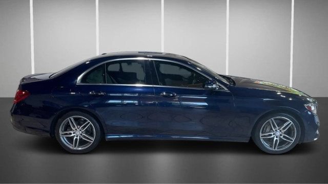 Used 2017 Mercedes-Benz E 300 4MATIC image 4