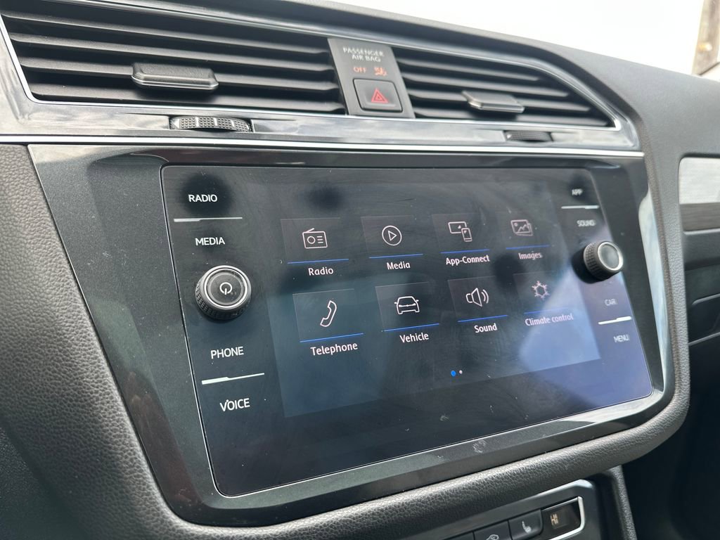 Used 2019 Volkswagen Tiguan SE w/ Panoramic Sunroof Package AWD/4WD image 9