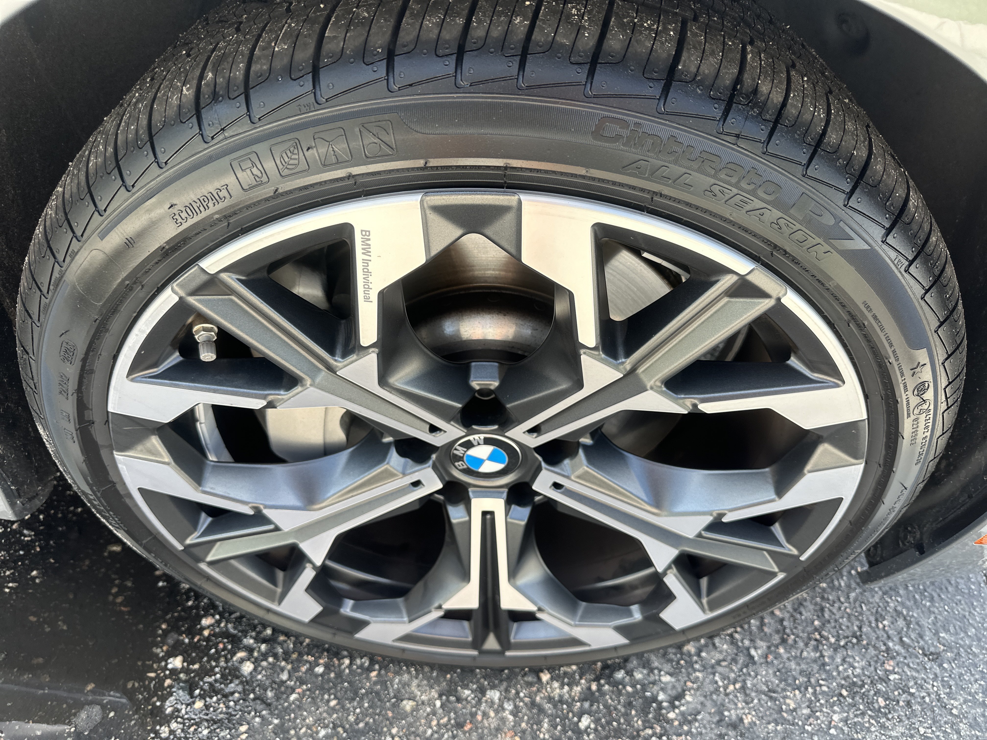 Used 2025 BMW 330i Sedan w/ Premium Package RWD image 3