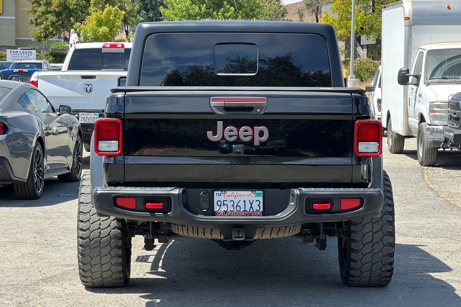 Used 2021 Jeep Gladiator Rubicon w/ Trailer Tow Package AWD/4WD image 5