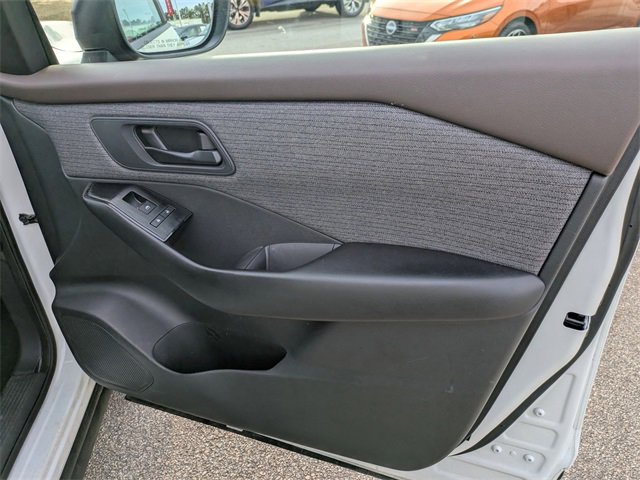 Used 2023 Nissan Rogue S image 31