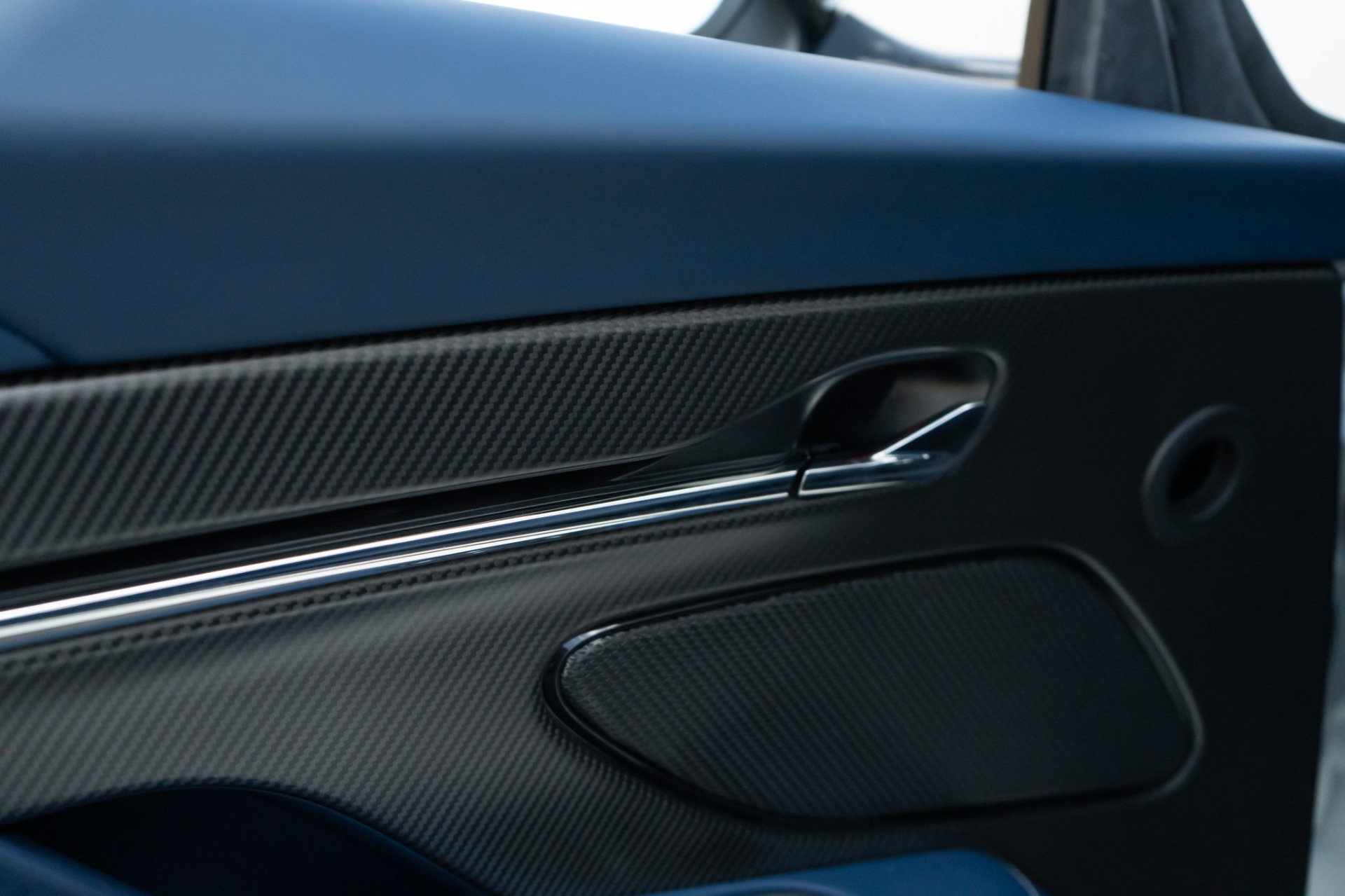 Used 2025 Aston Martin DB12 Convertible RWD image 42