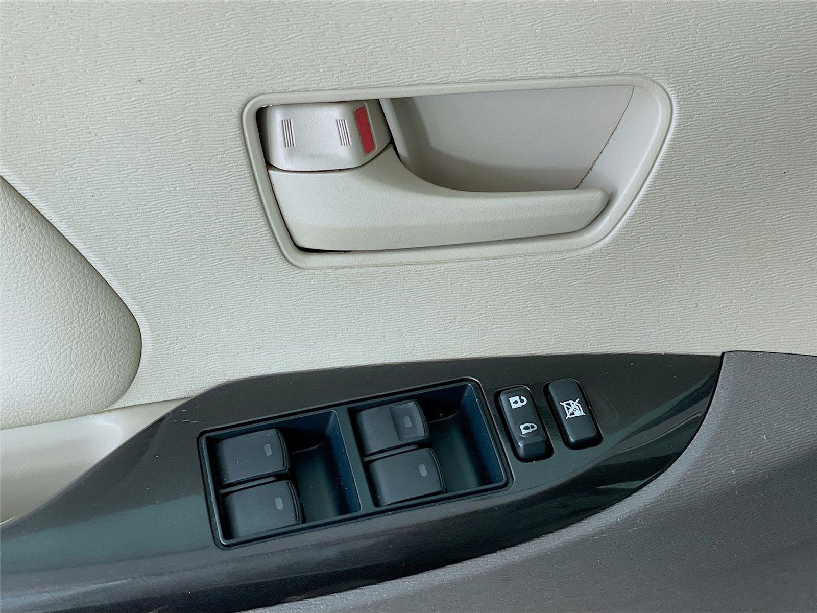 Used 2011 Toyota Sienna LE w/ Towing Pkg FWD image 21
