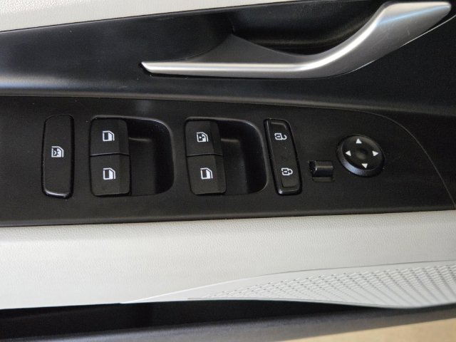 Used 2022 Hyundai Elantra Limited FWD image 24