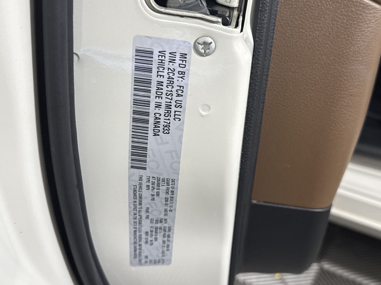 Used 2021 Chrysler Pacifica Limited w/ Uconnect Theater Family Group FWD image 30