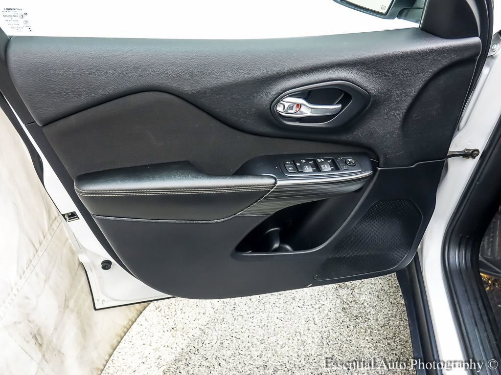 Used 2016 Jeep Cherokee Latitude w/ Comfort/Convenience Group AWD/4WD image 22