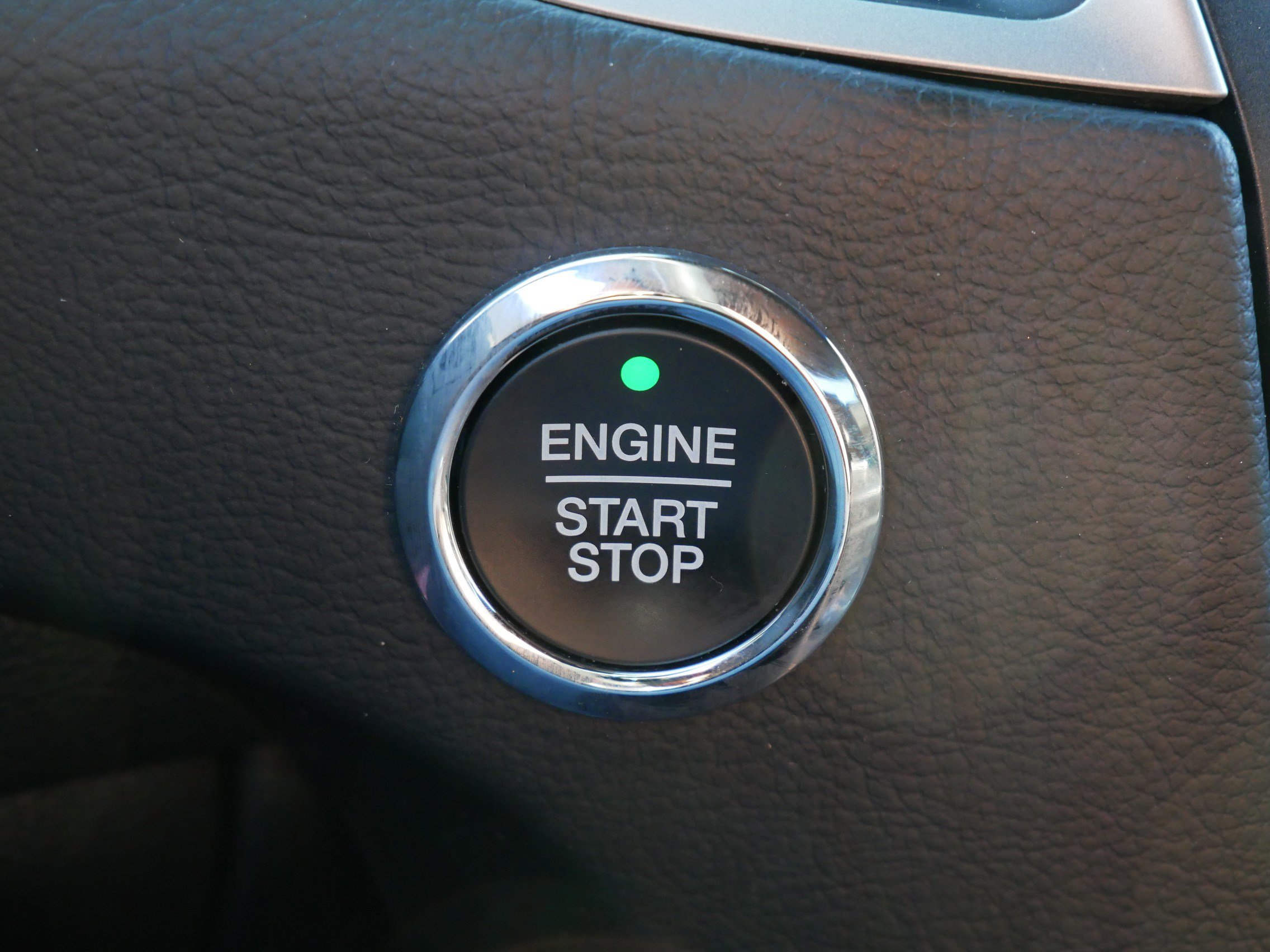 Used 2020 Ford Edge ST-Line w/ Cold Weather Package AWD/4WD image 33