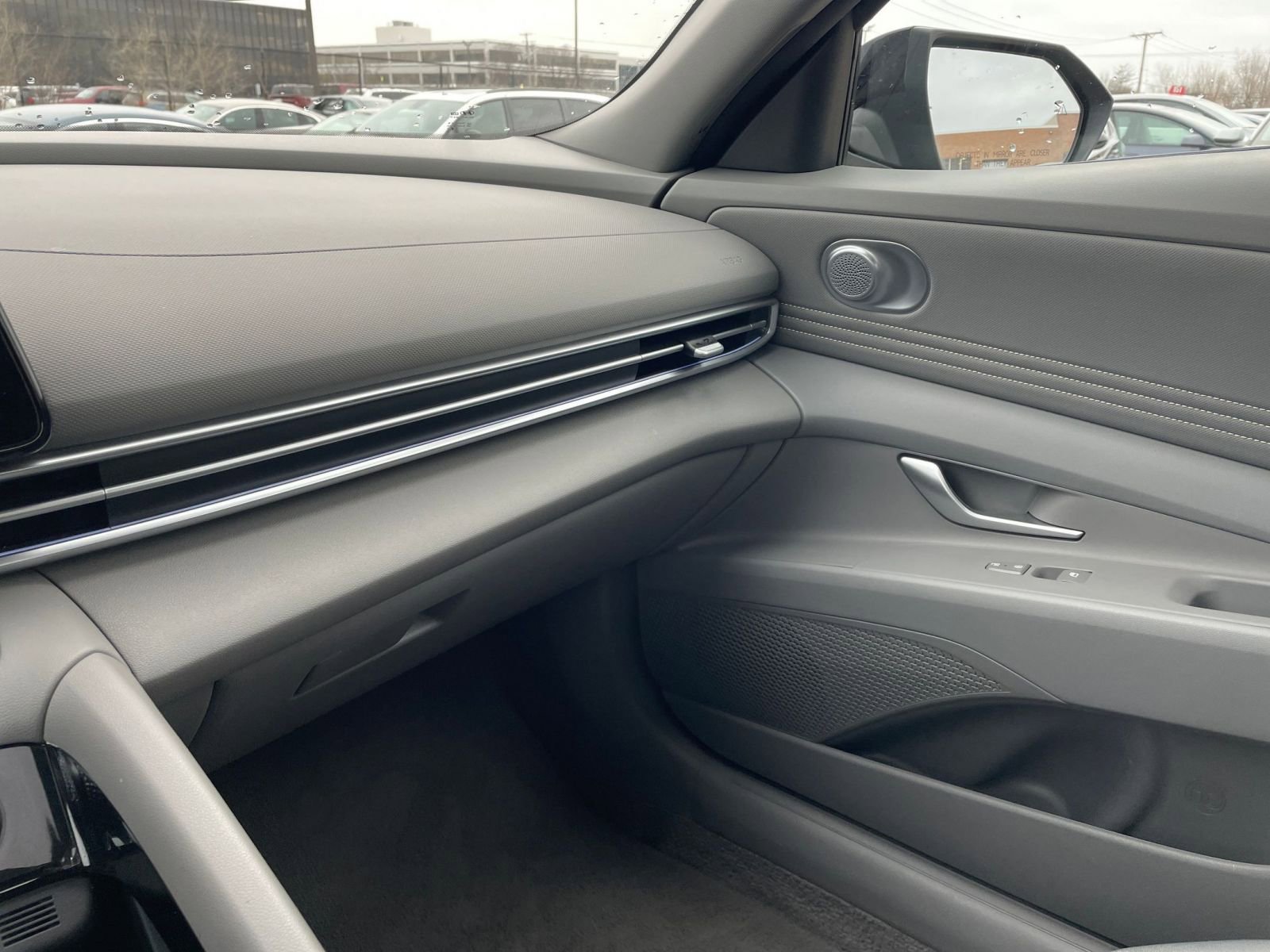 Used 2025 Hyundai Elantra SEL image 36