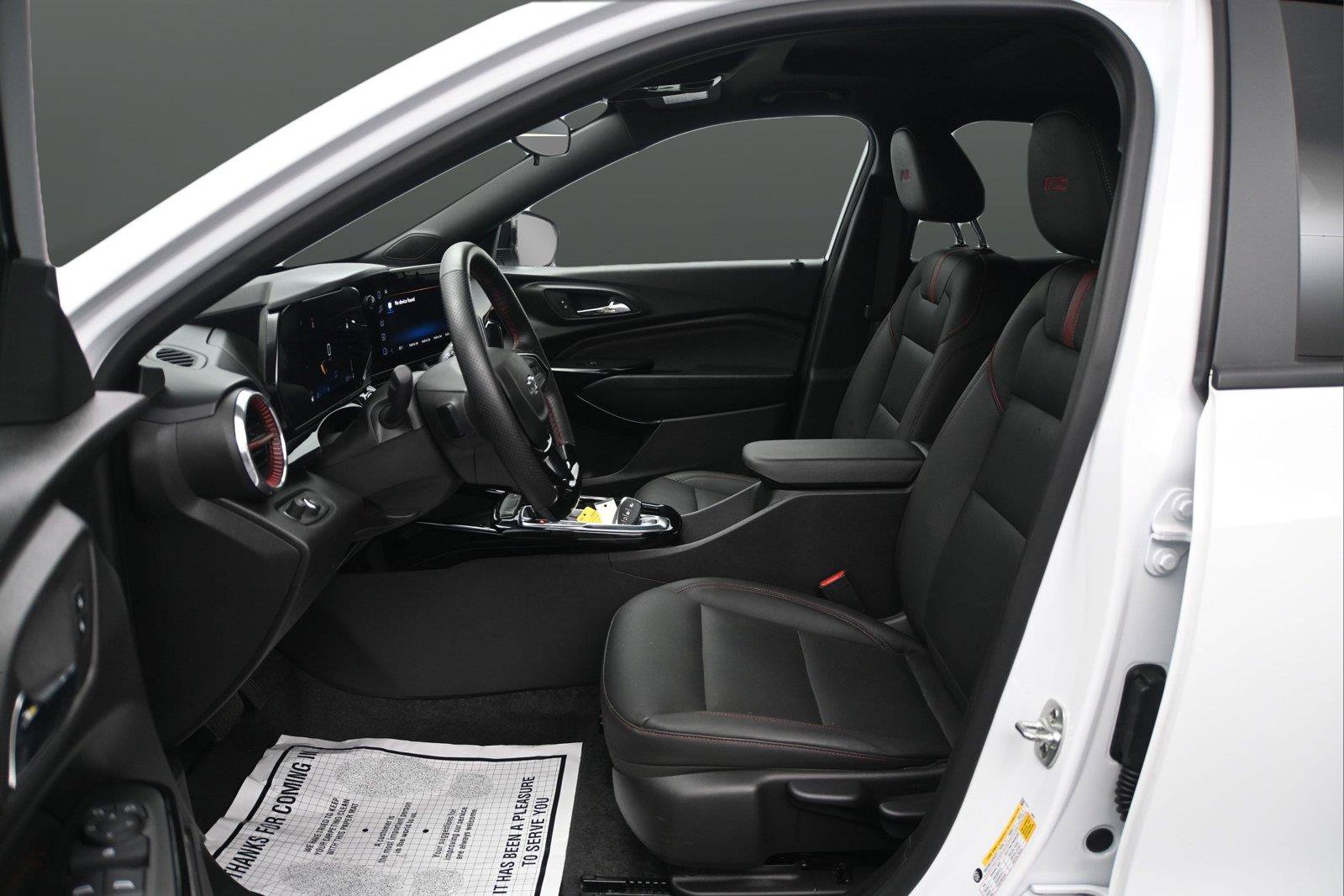 Used 2025 Chevrolet Trax RS w/ Sunroof Package FWD image 8