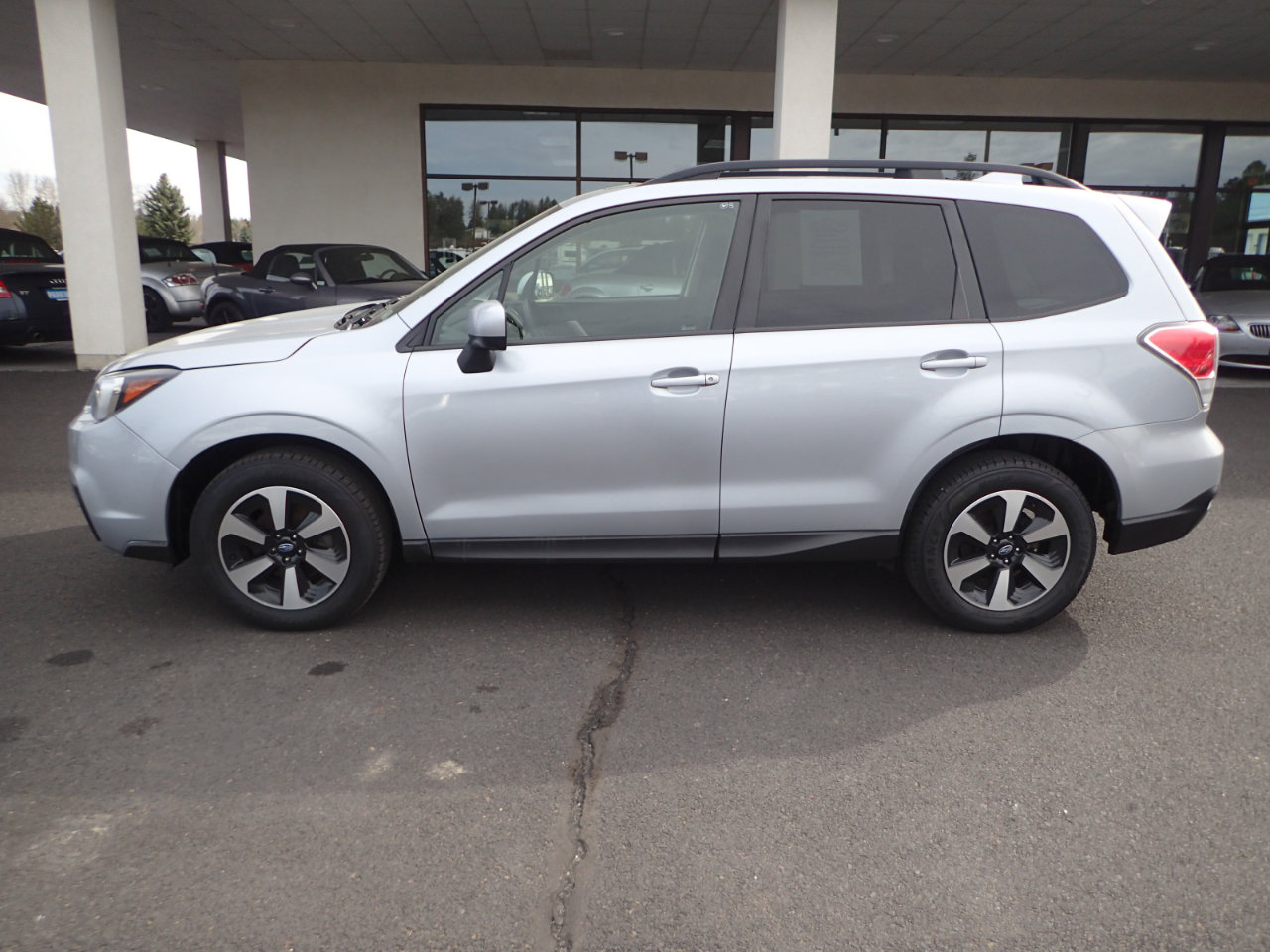 Used 2017 Subaru Forester 2.5i Premium image 2