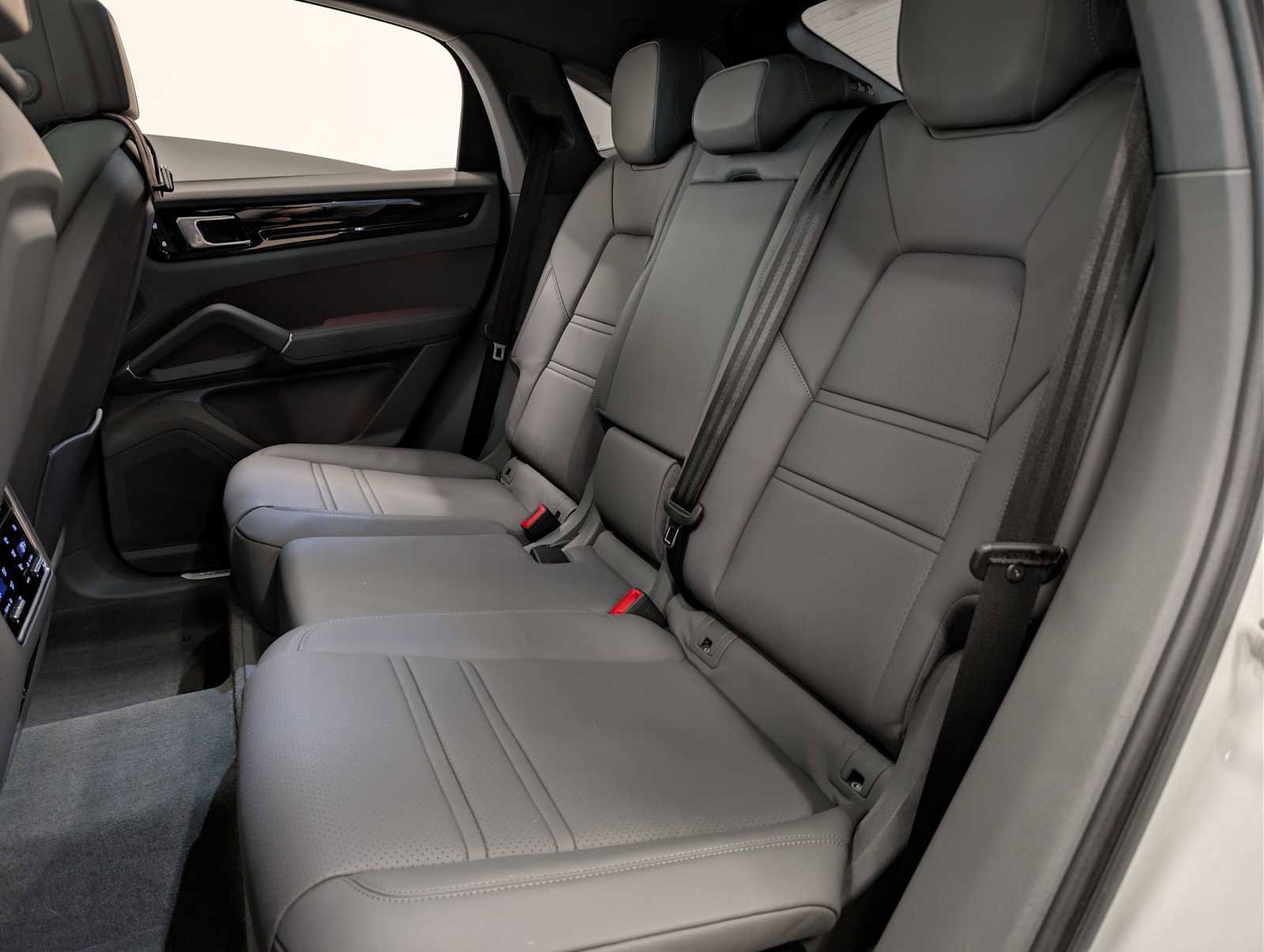 Used 2023 Porsche Cayenne Coupe image 19