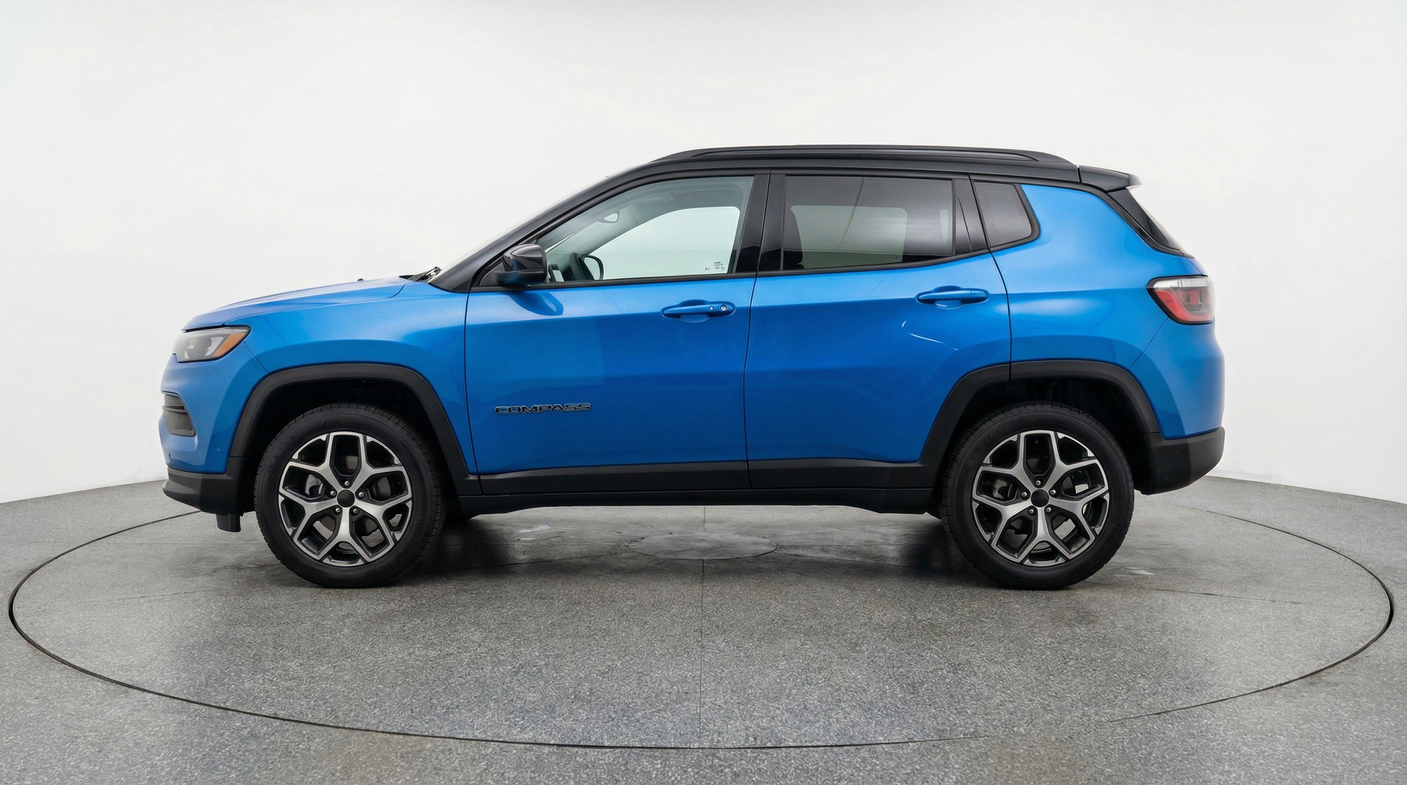 Used 2025 Jeep Compass Limited image 5