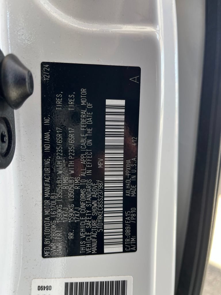 Used 2025 Toyota Sienna XLE FWD image 11