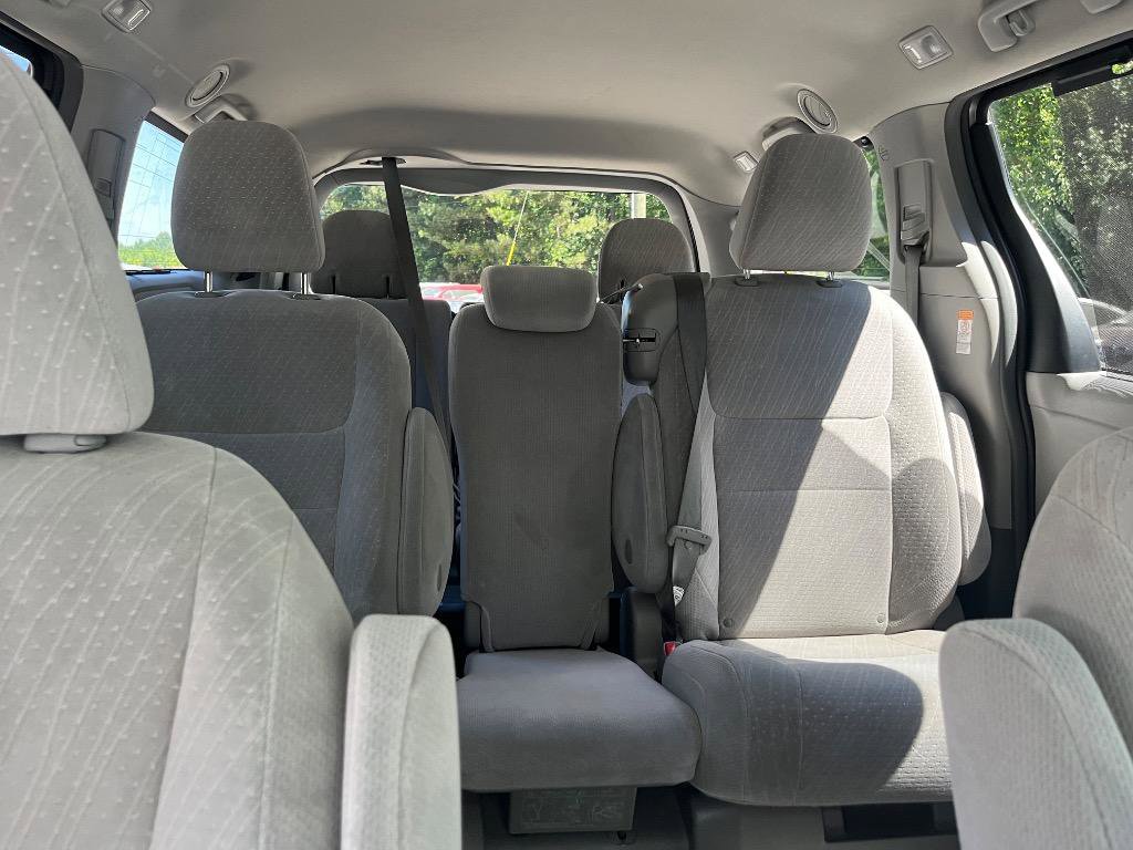 Used 2019 Toyota Sienna LE FWD image 36