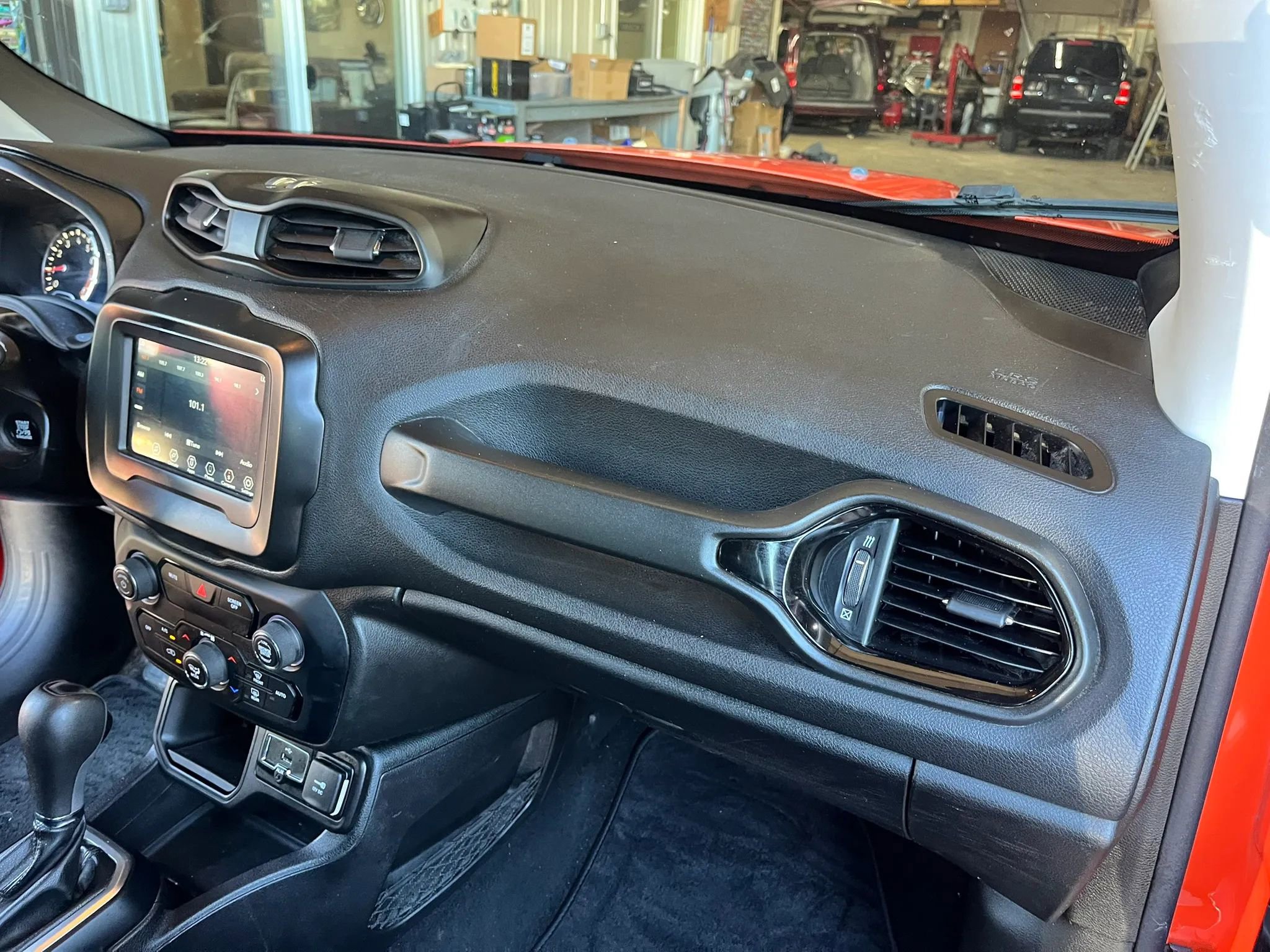 Used 2019 Jeep Renegade Altitude w/ Quick Order Package 2XM FWD image 18
