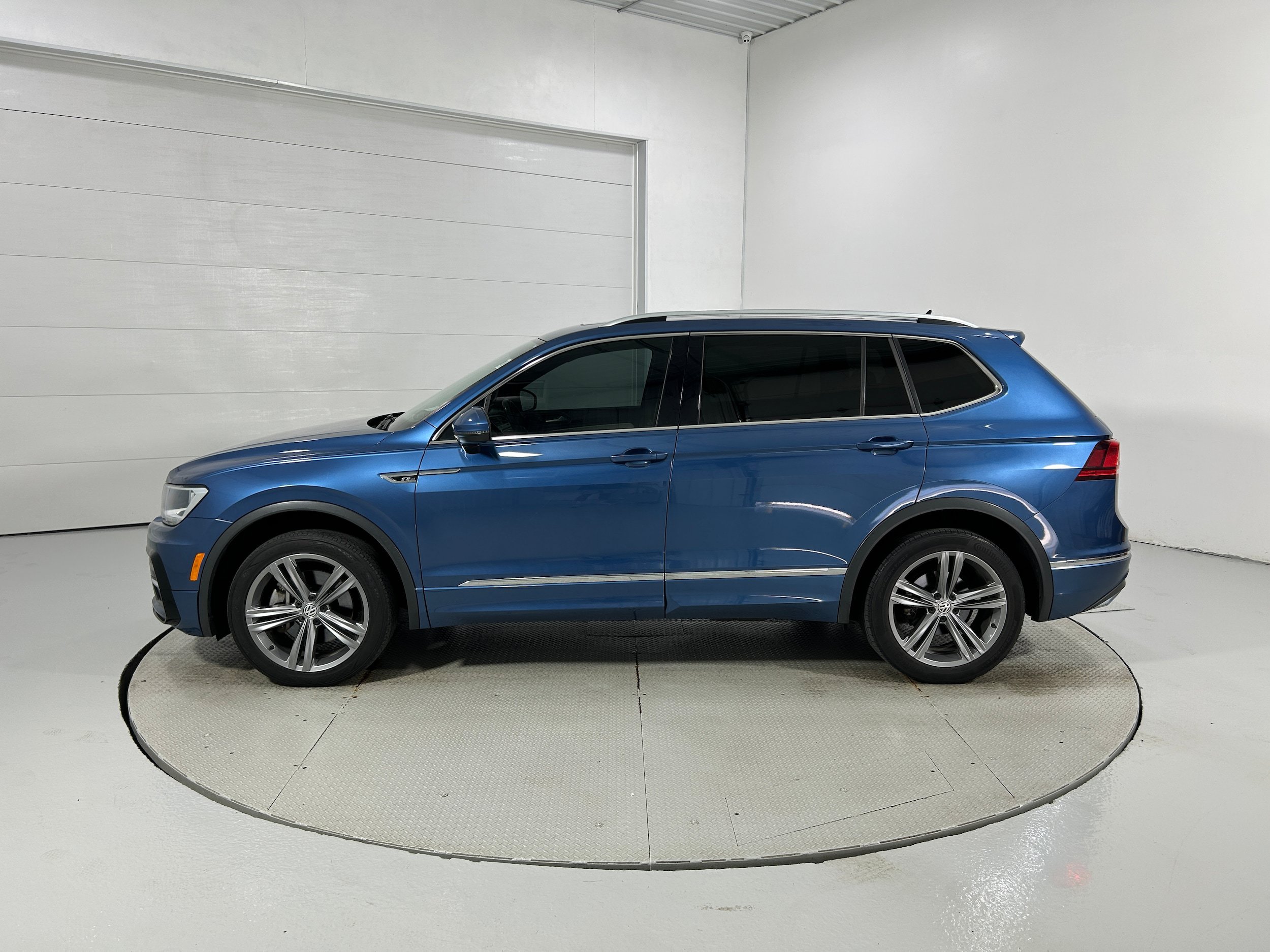 Used 2019 Volkswagen Tiguan SEL R-Line AWD/4WD image 21
