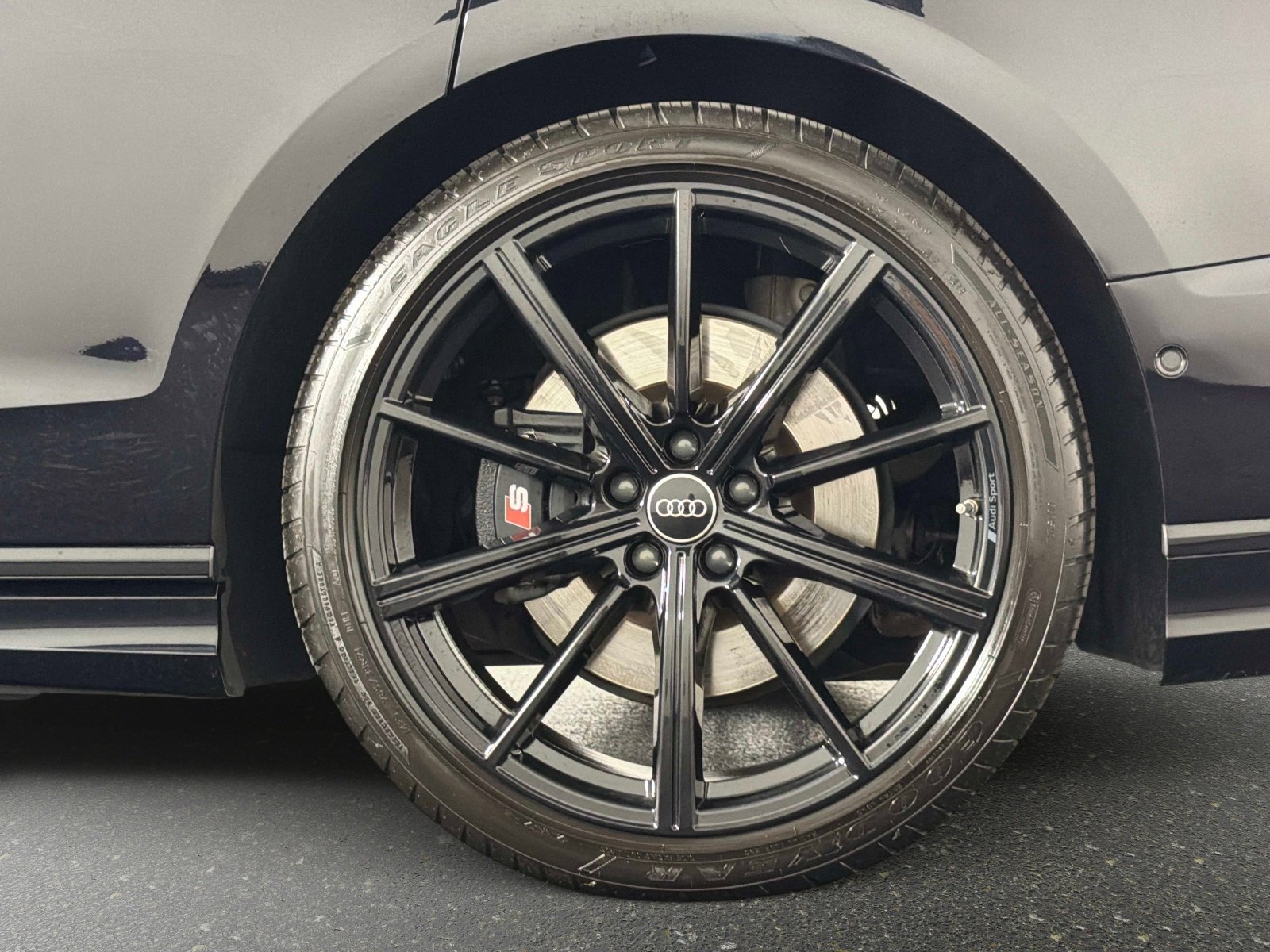 Used 2024 Audi S8 AWD/4WD image 12