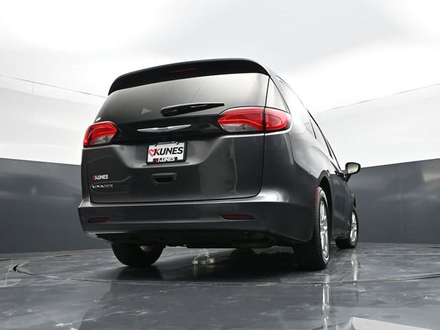Used 2023 Chrysler Voyager LX FWD image 47