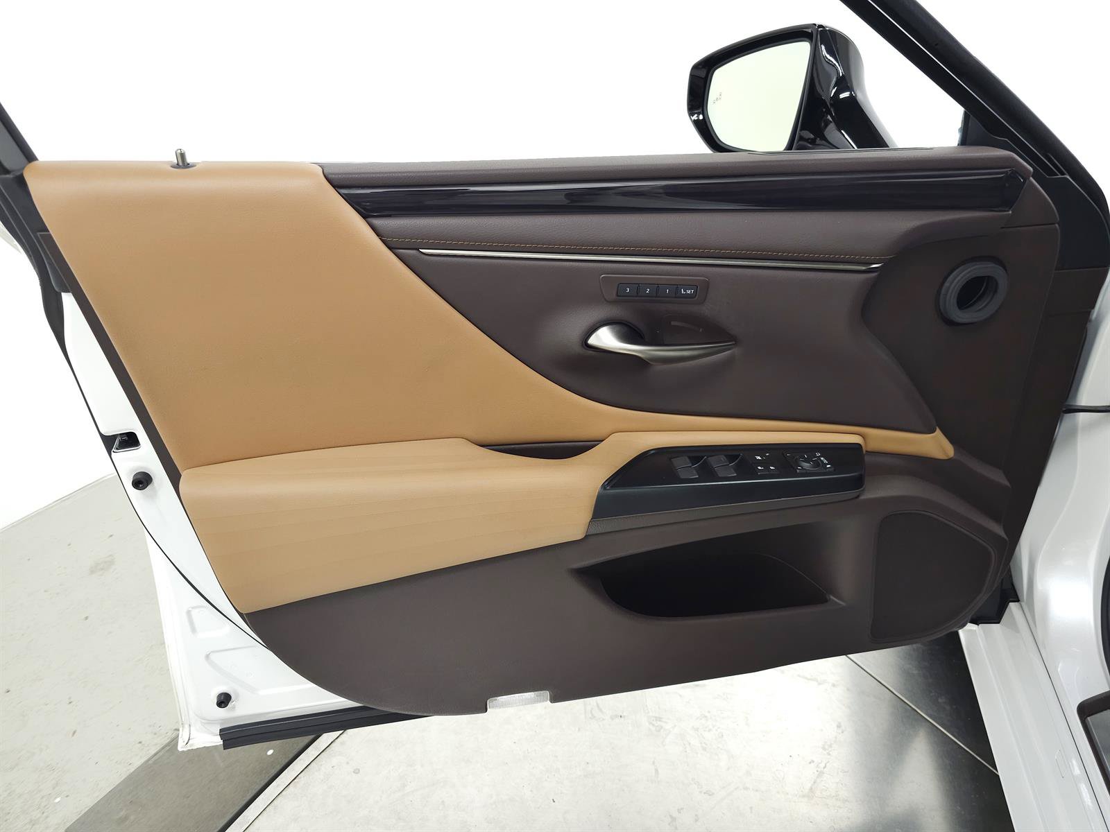 Used 2020 Lexus ES 300h w/ Accessory Package 2 FWD image 13