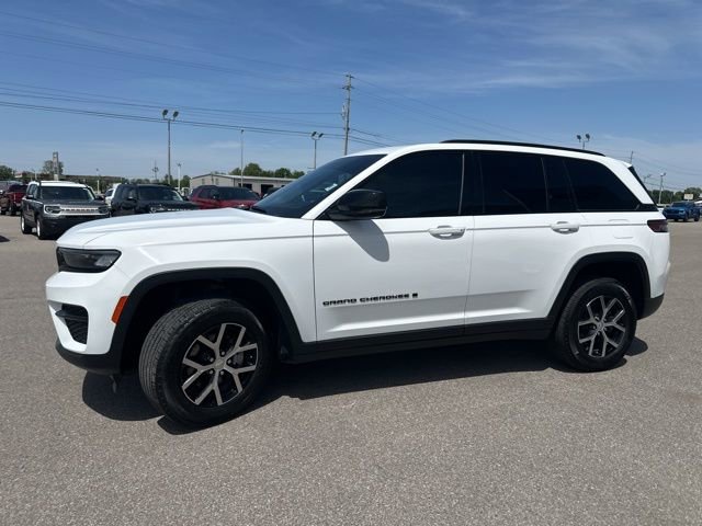 Used 2025 Jeep Grand Cherokee Altitude image 30