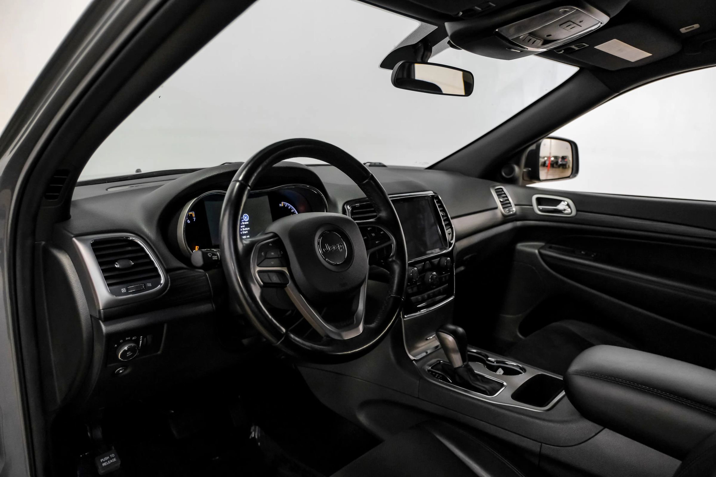 Used 2021 Jeep Grand Cherokee Laredo X RWD image 10