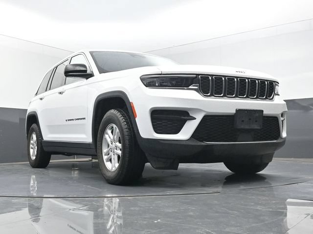 Used 2024 Jeep Grand Cherokee Laredo AWD/4WD image 1