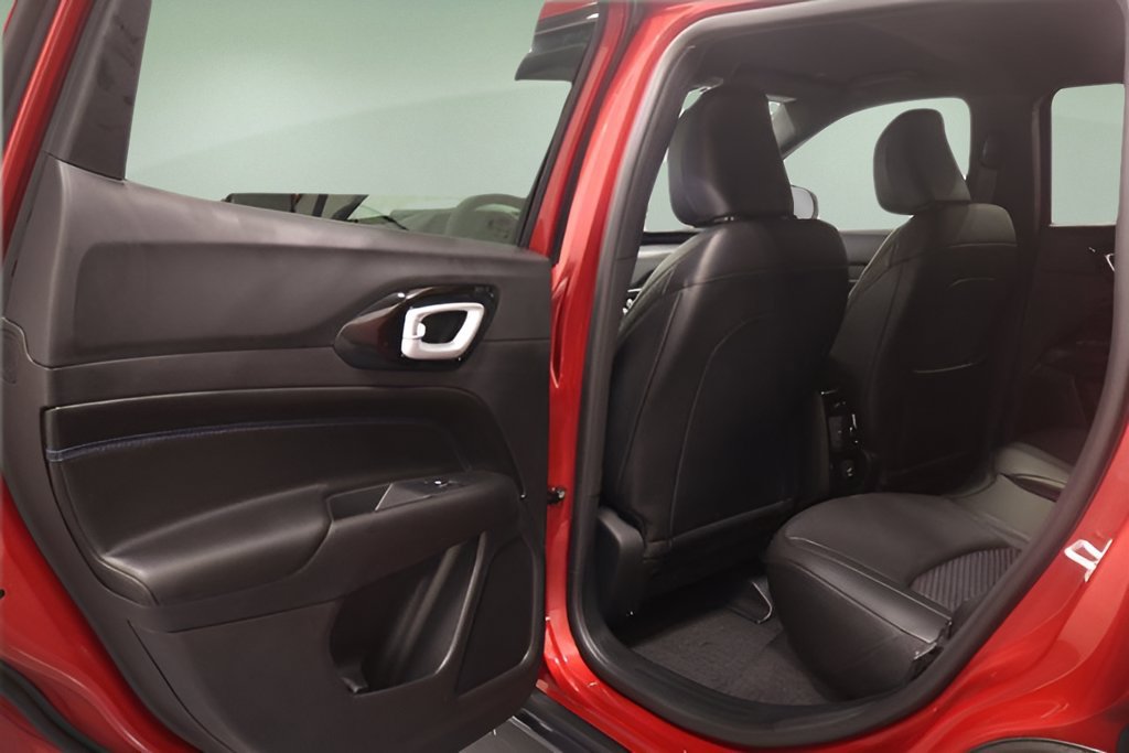 Used 2026 Jeep Compass Latitude AWD/4WD image 16
