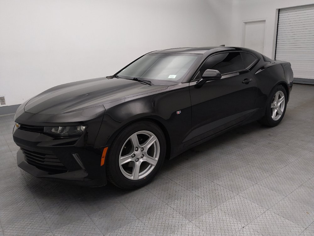 Used 2018 Chevrolet Camaro LT RWD image 2