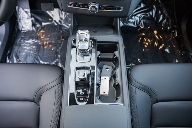 Certified 2025 Volvo XC90 T8 Plus w/ Protection Package Premier image 26